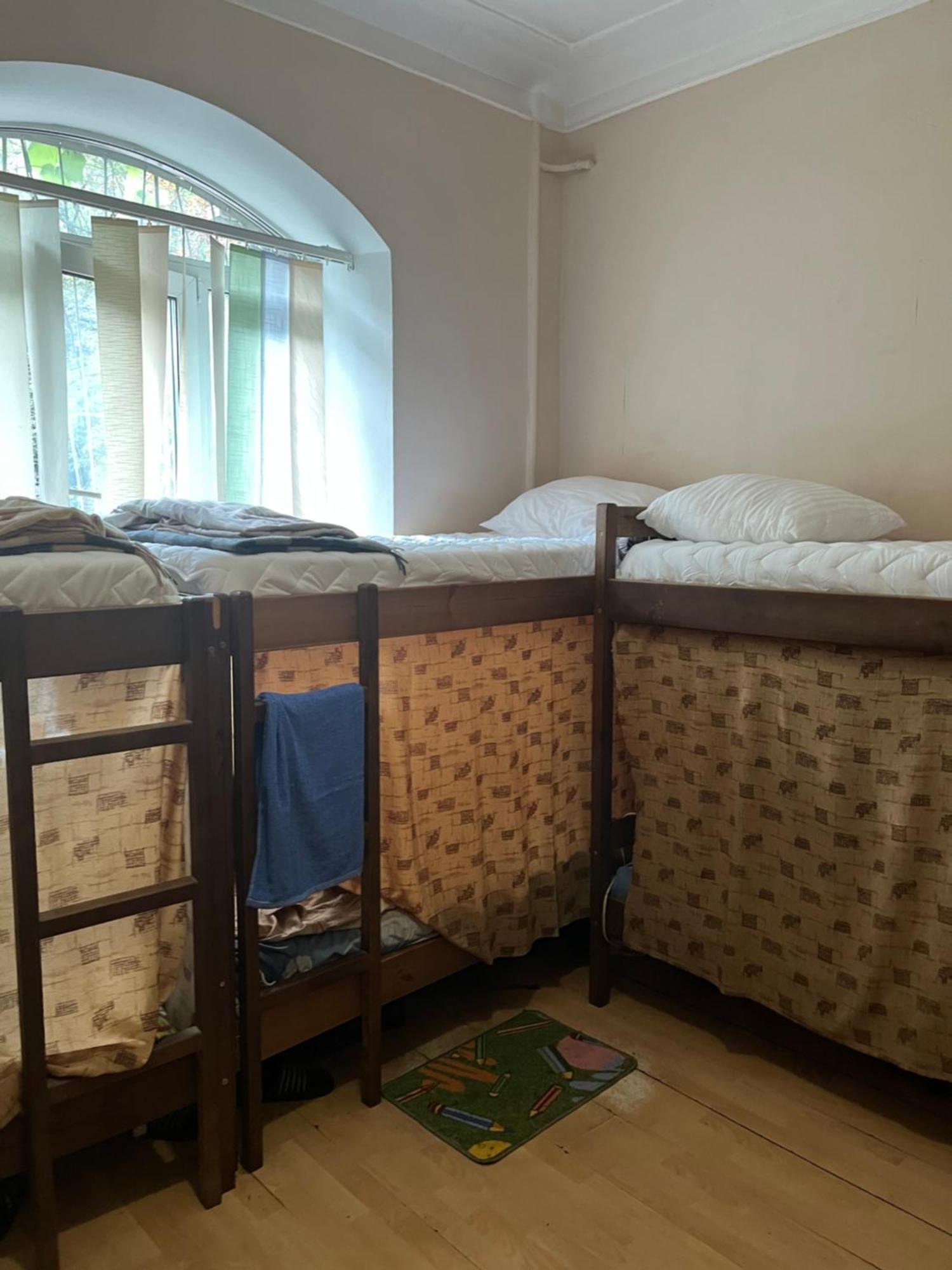 Ararat-Holosiivskyi Hostel Kiev Bagian luar foto